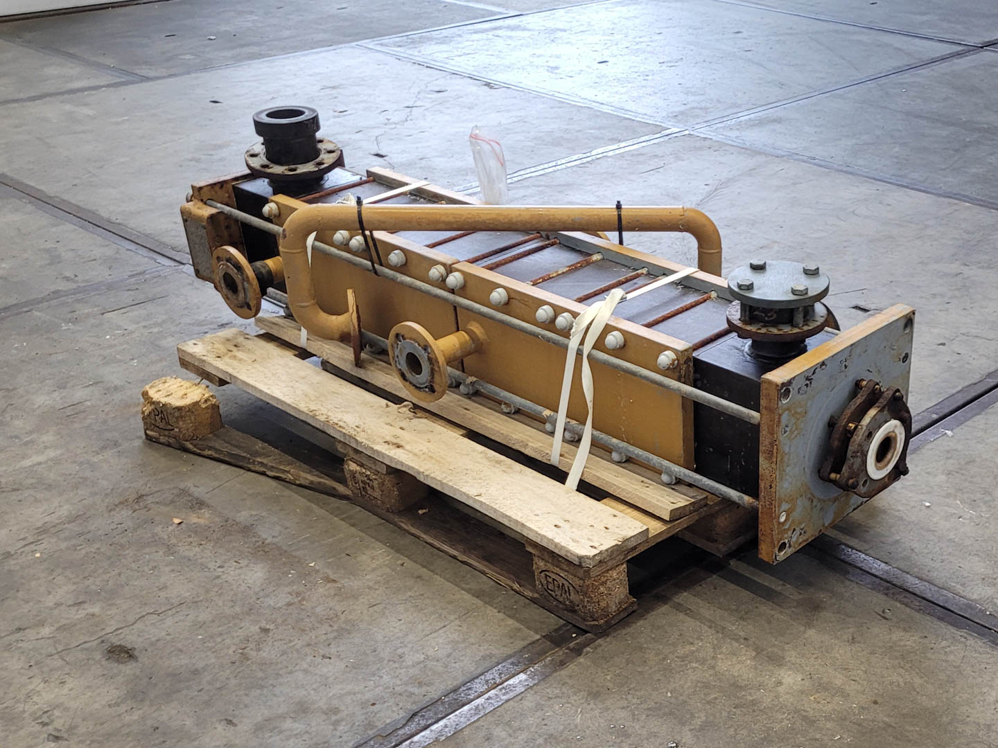 Maschine: VICARB DEUTSCHLAND Block Graphite 2m² - Shell and tube heat exchang Rohrbündelwärmetauscher