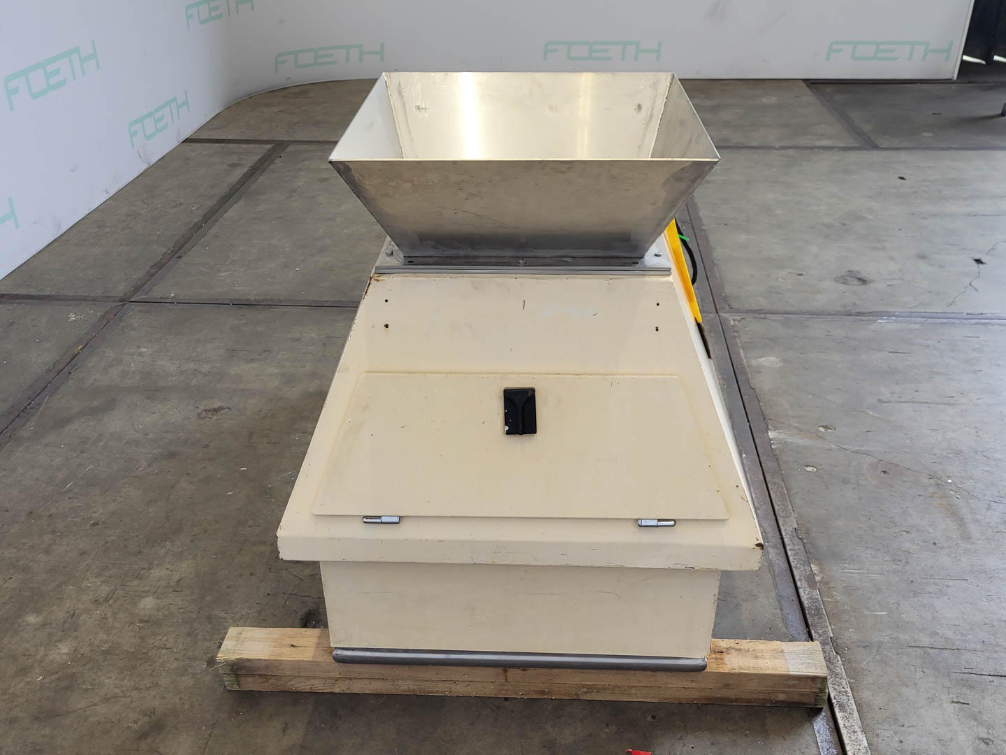 Maschine: KEMUTEC 4808 Betagrind - Sieve granulator Granuliersiebe