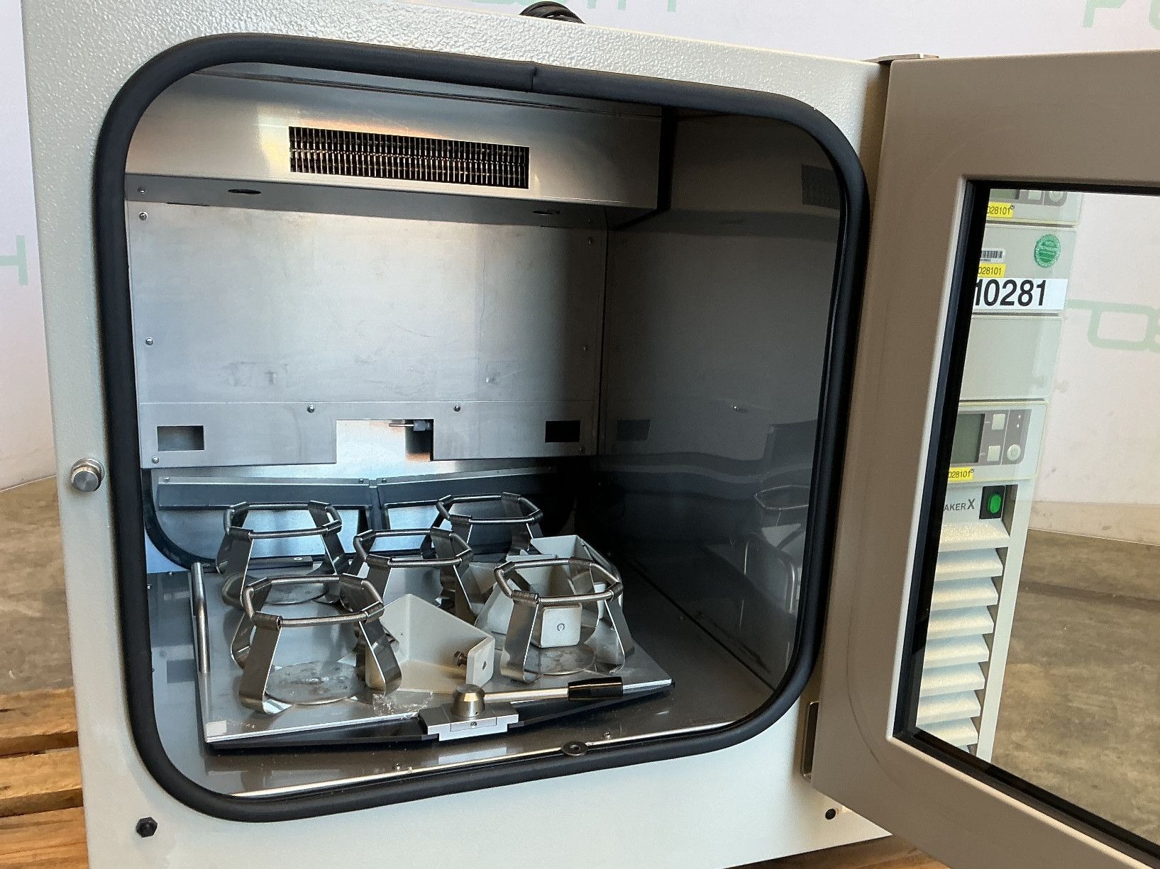 Maschine: KüHNER LT-X  Refrigerated Incubator Shaker - Drying oven Trockenofen