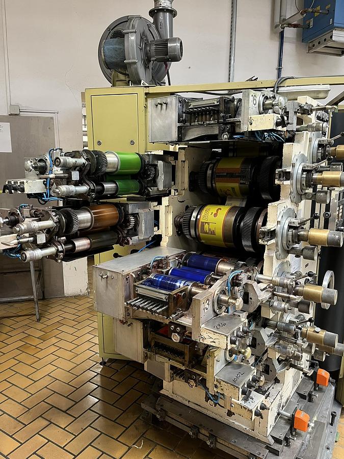 Máquina: POLYTYPE BDM 501, 6-Color Cup Printer