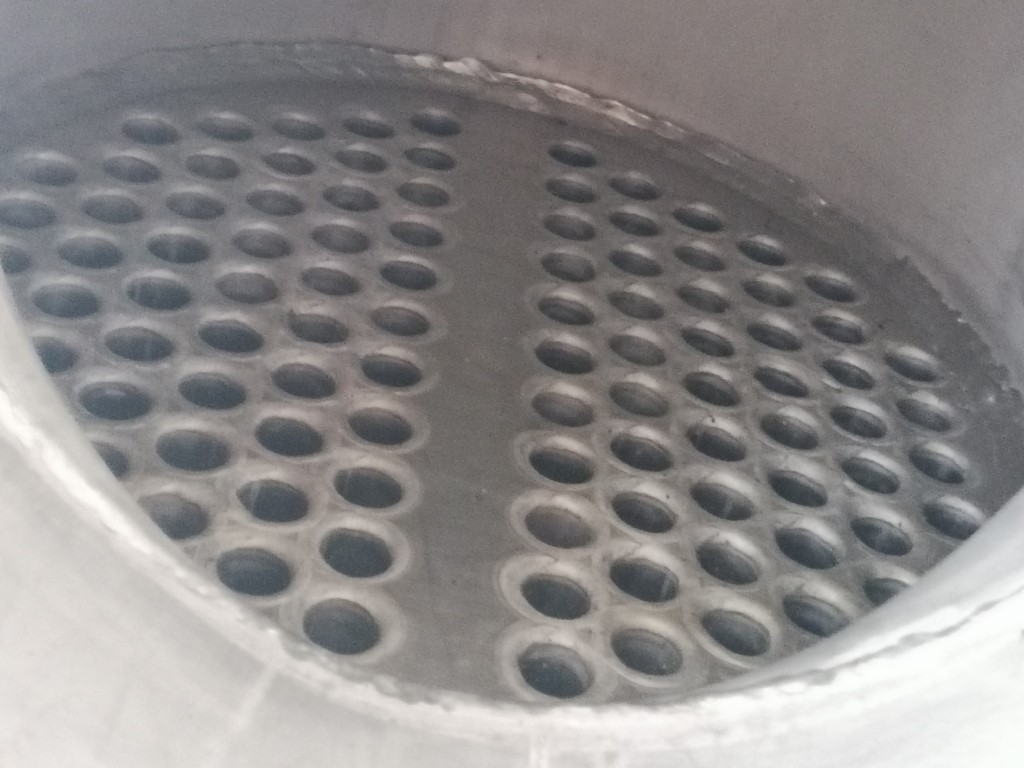 Maschine: APACO 12 M2 AW300-2000/20-98 - Shell and tube heat excha Molkerei