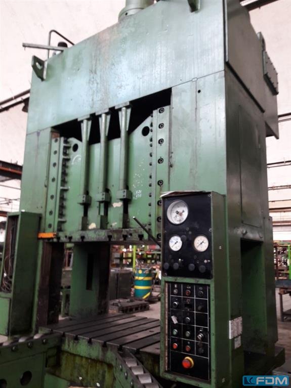 Máquina: WEMA ZEULENRODA PYZ 250