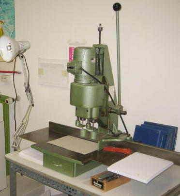 Constantin Hang 136-D Papierbohrmaschinen – RESALE