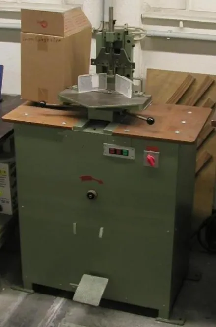 Baier Uem / Foellmer M Eckenrundstossmaschine M Sortimentsbuchbinderei – RESALE