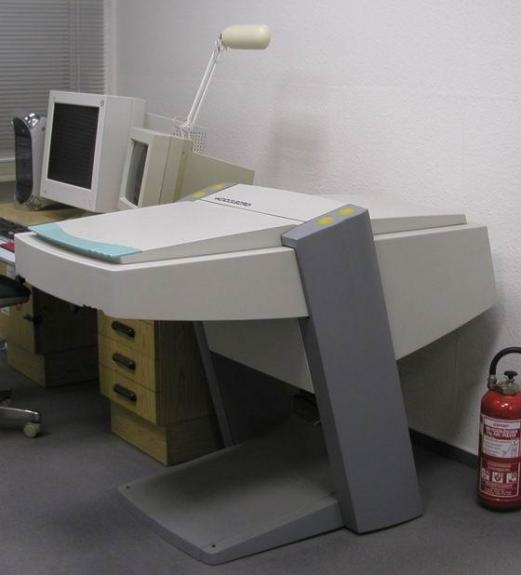 Linotype-Hell Topaz II Flachbettscanner