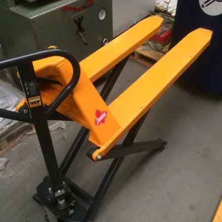 Jungheinrich Ameise JF Flurförderfahrzeuge – RESALE
