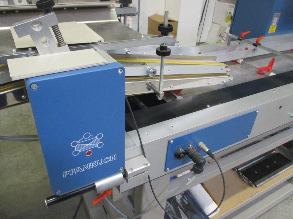 PFANKUCH SOLUTIONS GMBH Pfankuch VP-4502 mit Übergabestation ST Folienverpackung und Straffpacker
