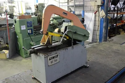 Uniz US 260 Hydraulische Metallgehrungsbandsägemaschinen – RESALE