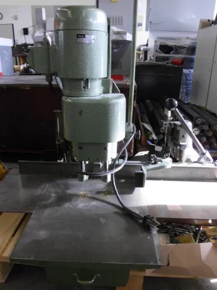 Hang 136 Papierbohrmaschine – RESALE