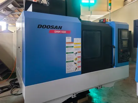 Doosan DNM 400 Vertikales -Bearbeitungszentrum – RESALE