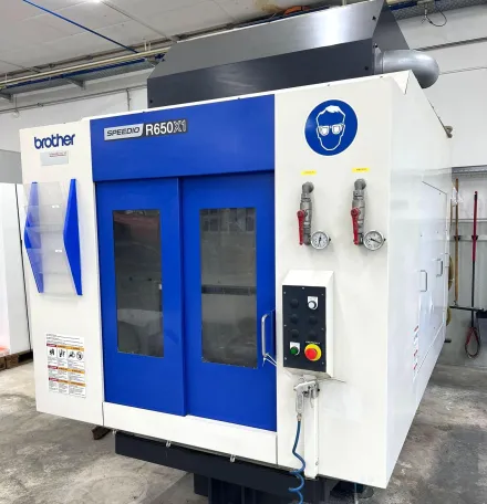 Brother R650X1 Vertikales -Bearbeitungszentrum – RESALE