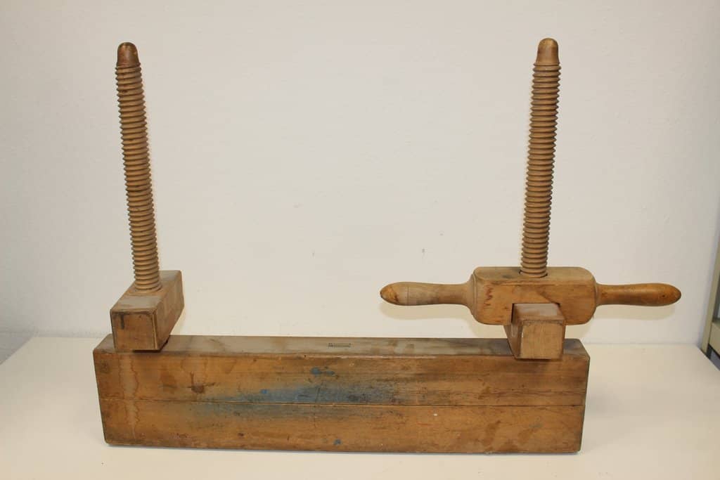 Leo - Book binding Press