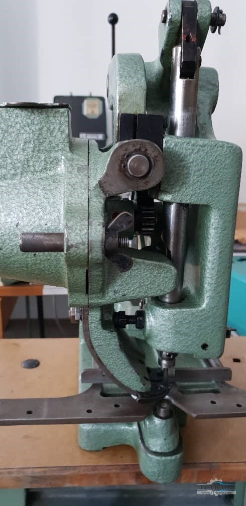 Hang 103LO Eyeletting machine