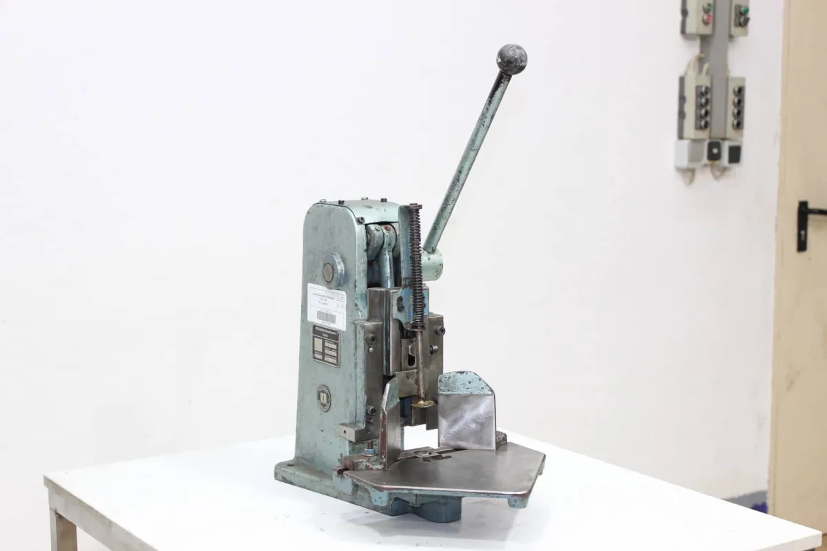 Polygraph Y6R Corner Rounding Machine