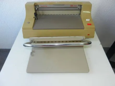 Gestetner 220 Spiral binding machine<br/><br/> – RESALE