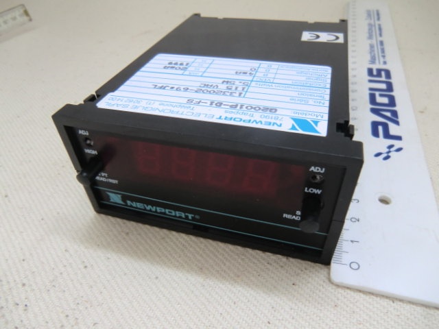Digitales Voltmeter