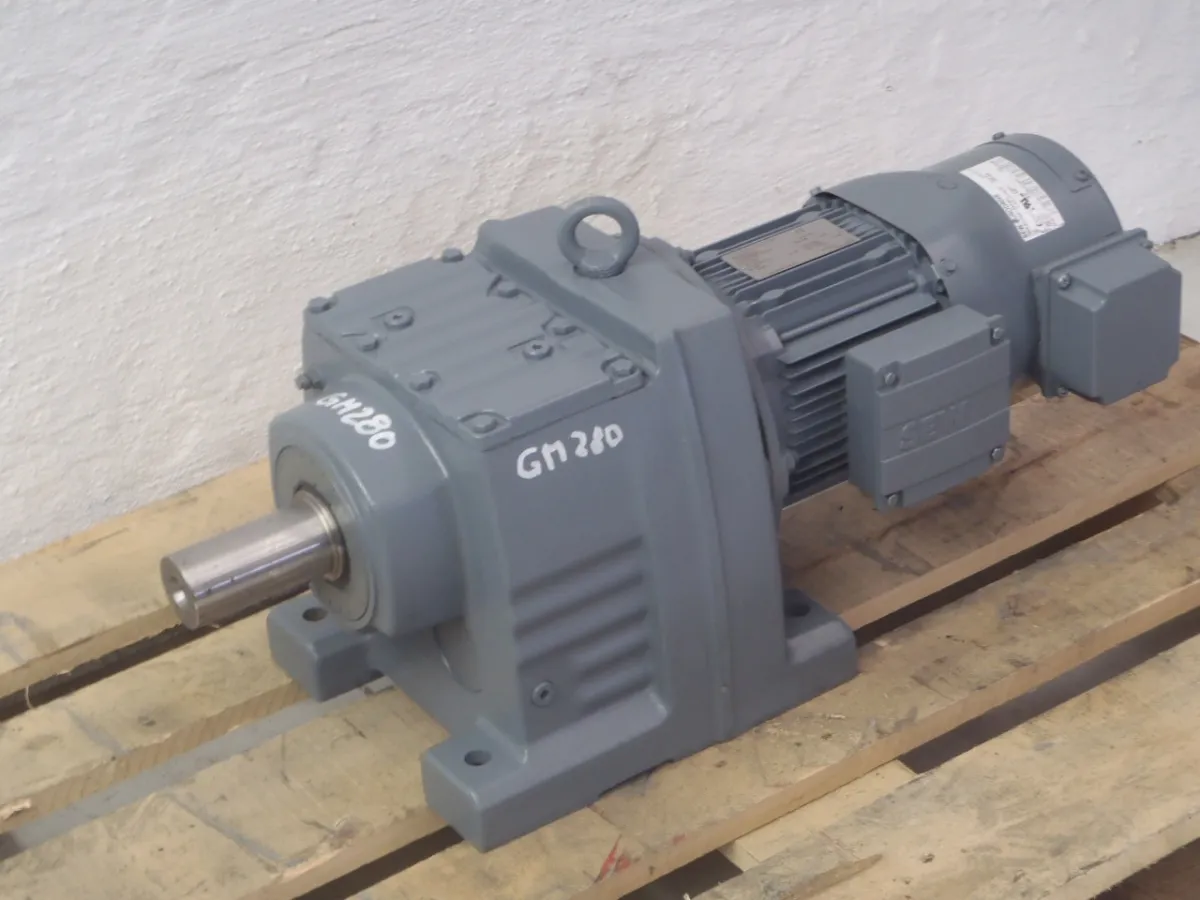 Getriebemotor mit Fremdlüfter 1,5 kW, 13 U/min