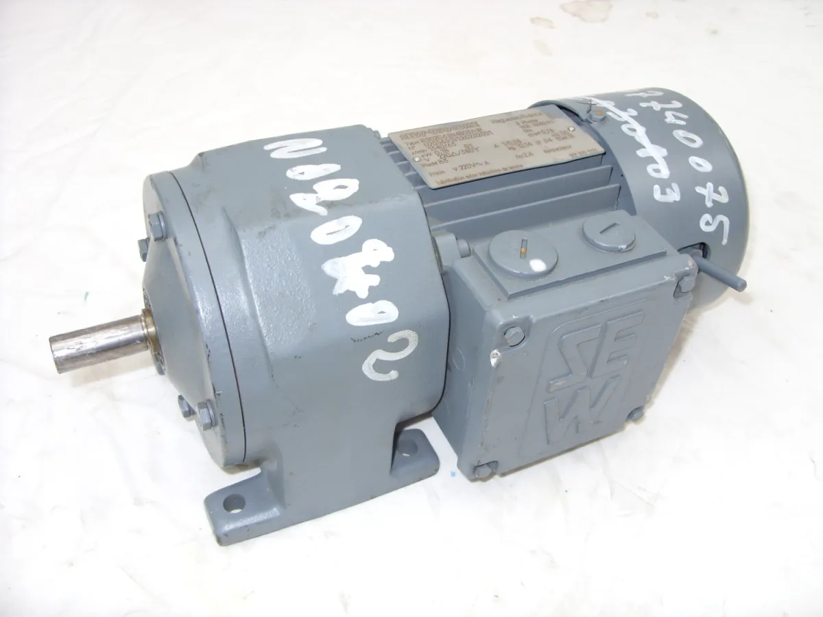 SEW USOCOME Getriebemotor mmit Bremse 0,18 kW, 63 U/min