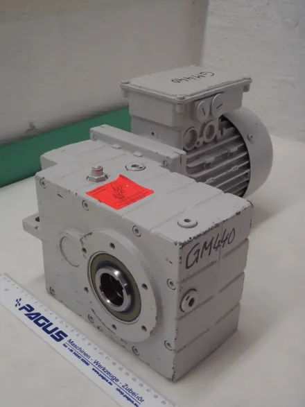 Lenze Getriebemotor 1,1 kW, 77,6 U/min – RESALE