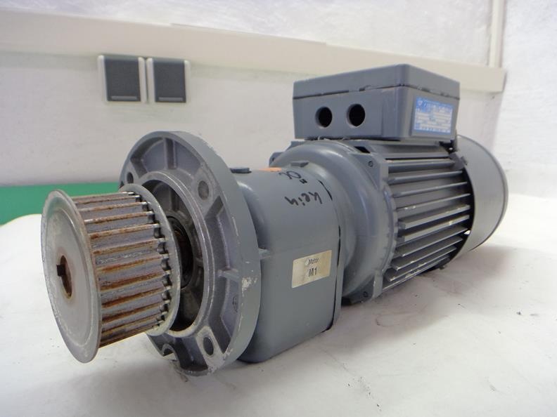 Frenli dişli motor 0,75 kW 430 rpm