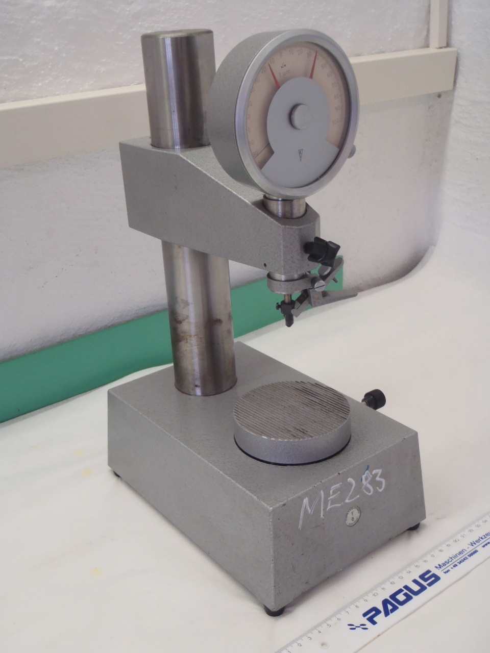 Messtisch mit Messuhr Ø 100 mm