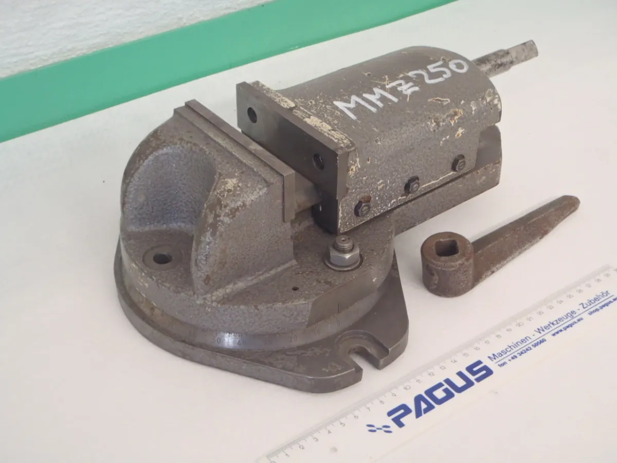 Maschinenschraubstock mit Tisch 110 mm, 80 mm