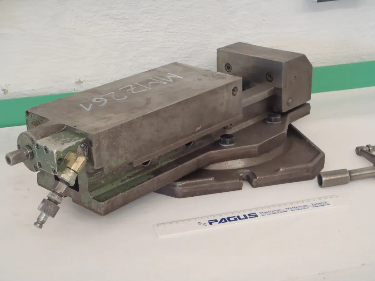 Maschinenschraubstock mit Tisch 160 mm, 320 mm