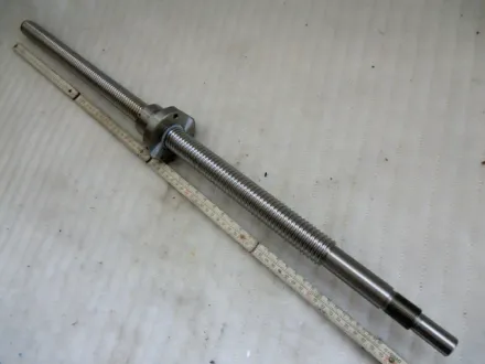 Kugelgewindespindel 830 mm – RESALE