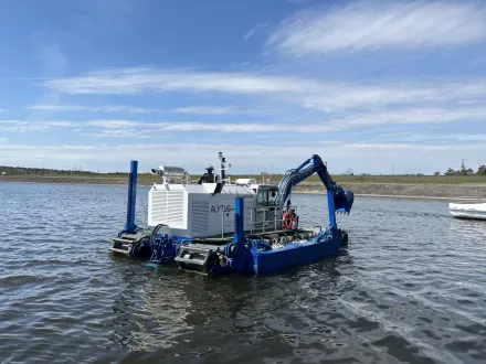 Multifunctional Amphibious Dredger ALYTUS Amphibischer Bagger – RESALE