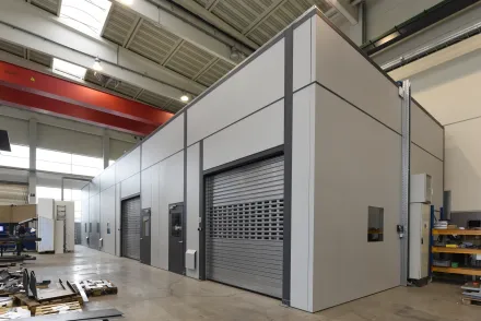 Hüwa noise protection cabin with indoor crane Kabine – RESALE