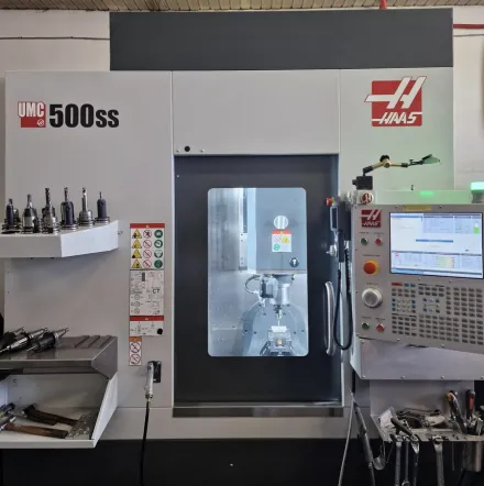 Haas UMC-500SS vertikales Bearbeitungszentrum – RESALE