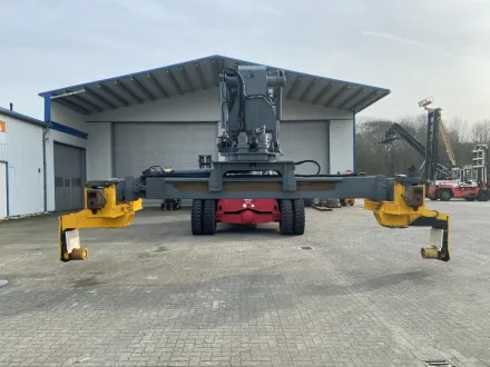 Seith Pipehandling Reachstacker 15036 – RESALE