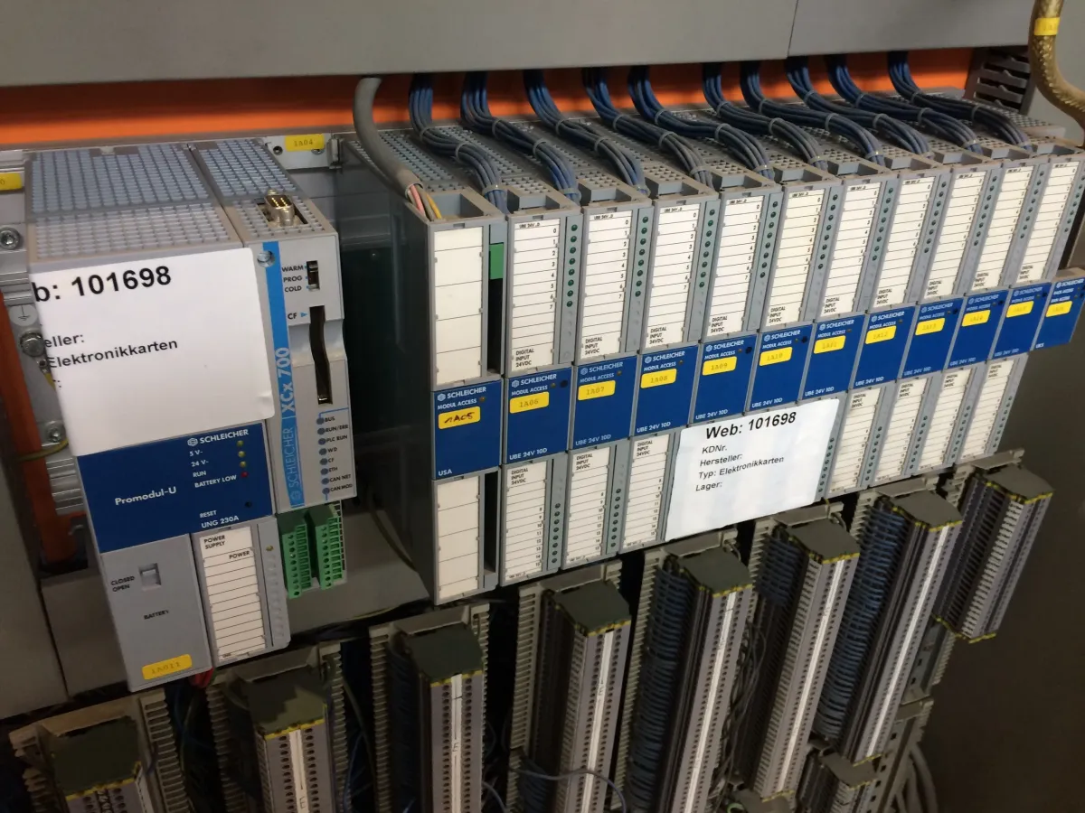 Schleicher Promodul UNG 230 mit 11 Stück Access Modulen 1 Rac Elektronikkarten