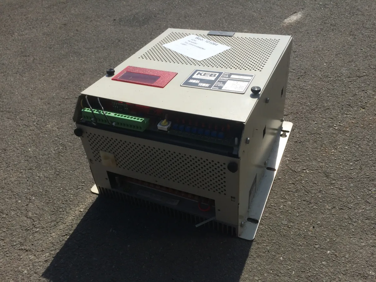 KEB 10.56.200 3,5 kVA 2,2 kW 5,5 A Frequenzumrichter Elektronikkarten