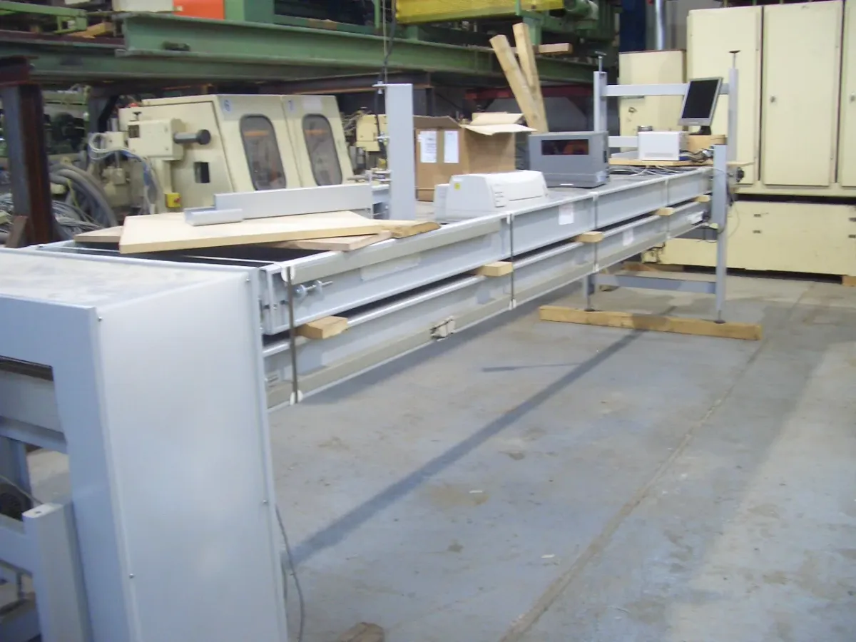 Kleistronik Furniermess- und Gradingline KT 960 000 Sistema de medição de folheado
