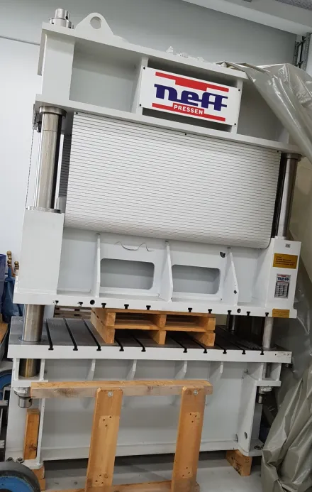 Neff 4SP 160 Hydraulische Presse – RESALE