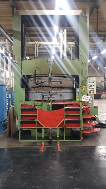 Brunotte & Niemeyer Hot cure tire press OTR-Ausrüstung – RESALE