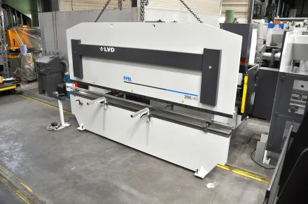 Lvd Ppbl 200 ton x 4100 mm Hydraulische Abkantpressen – RESALE