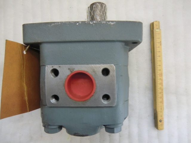 Commercial / Intertech Hydraulikpumpe M23 25 313 9610 513 - 004
