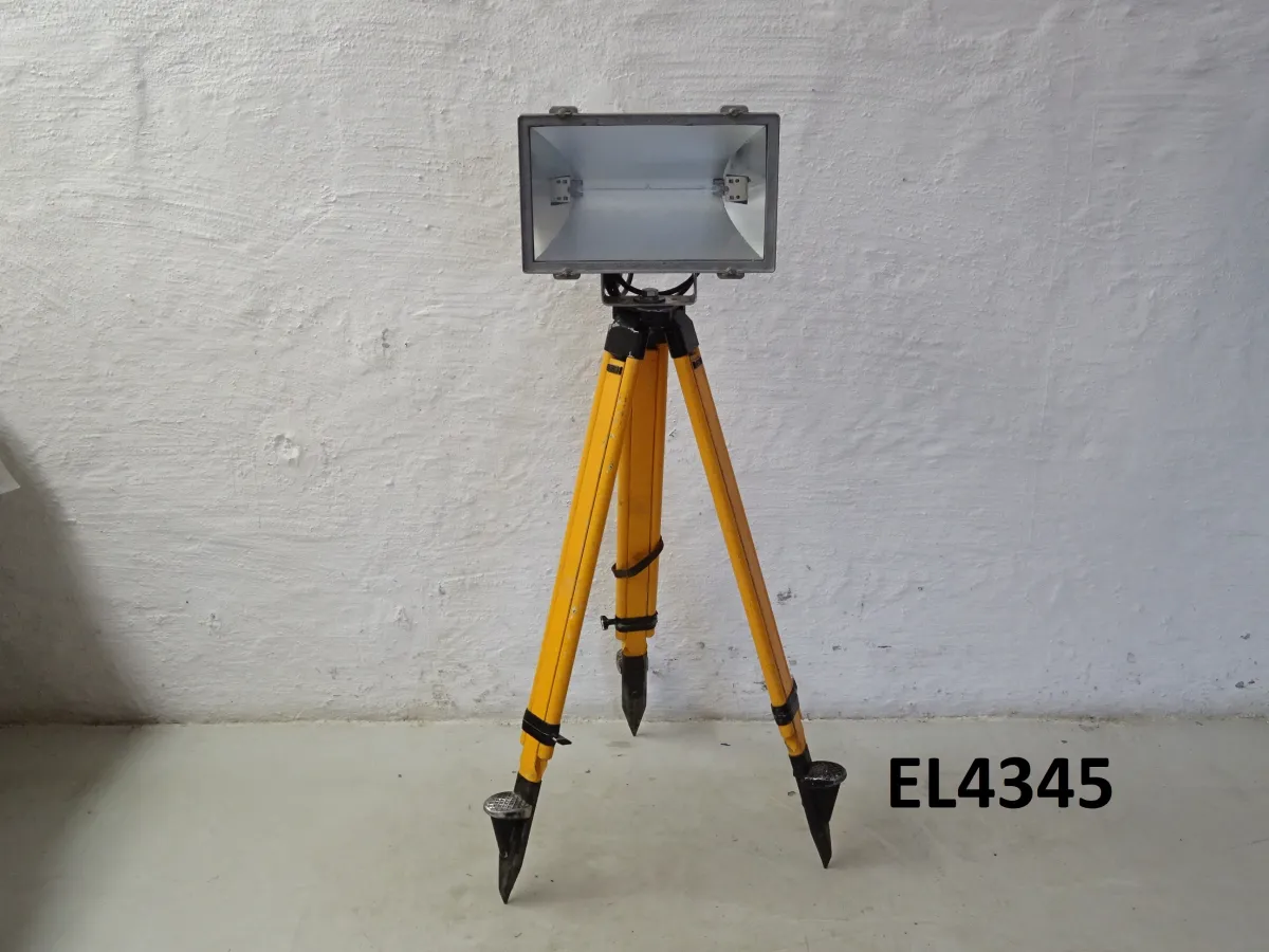 Baustrahler mit Holzstativ, 230 V, max. 1500 W