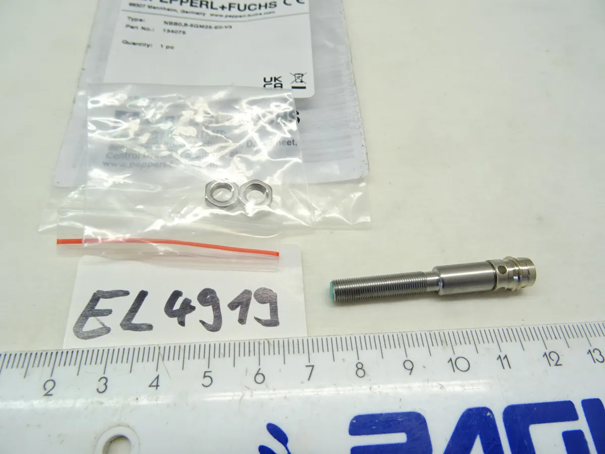 Induktiver Sensor NBB0,8-5GM25-E0-V3
