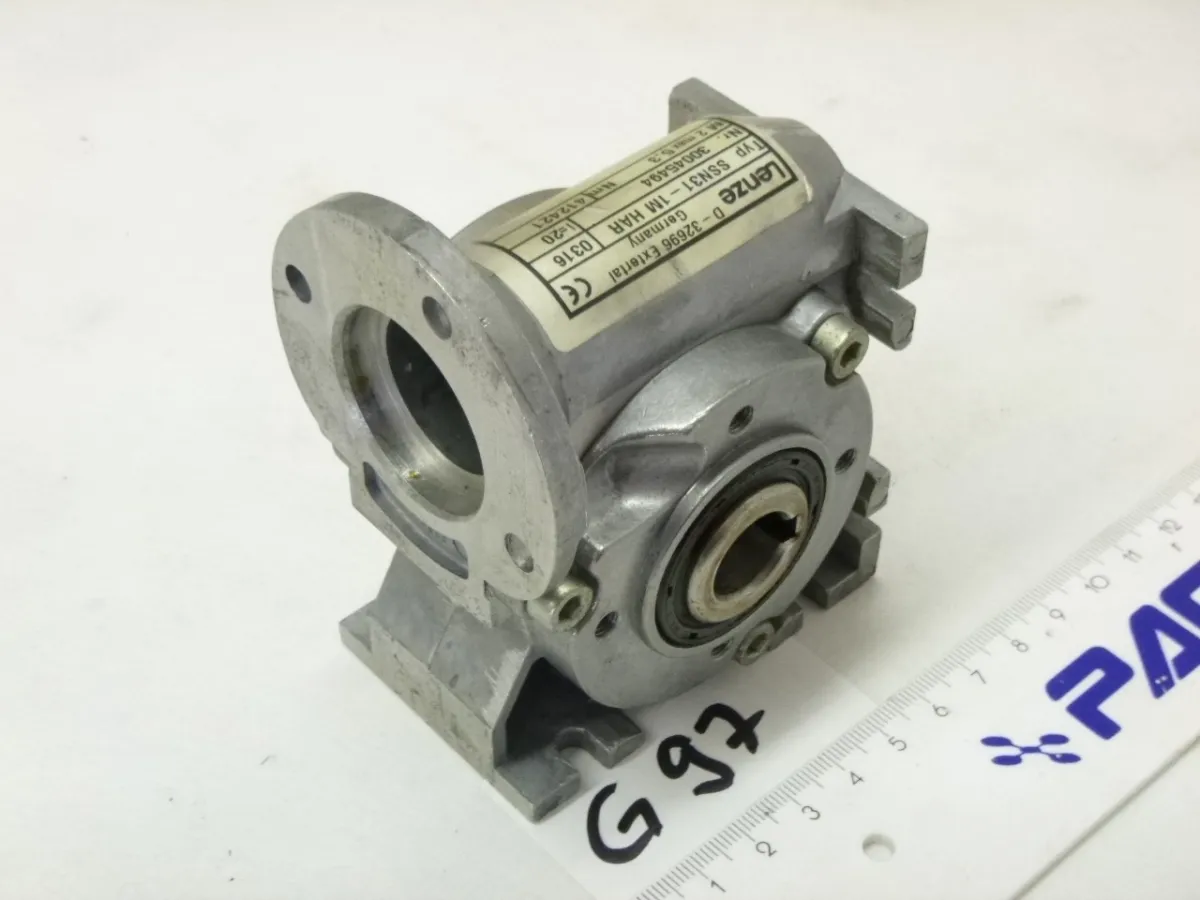 LENZE Getriebe i = 20