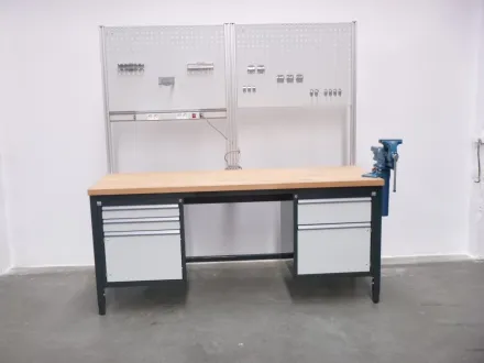 Werkbank mit Schraubstock und Werkzeugwand – RESALE