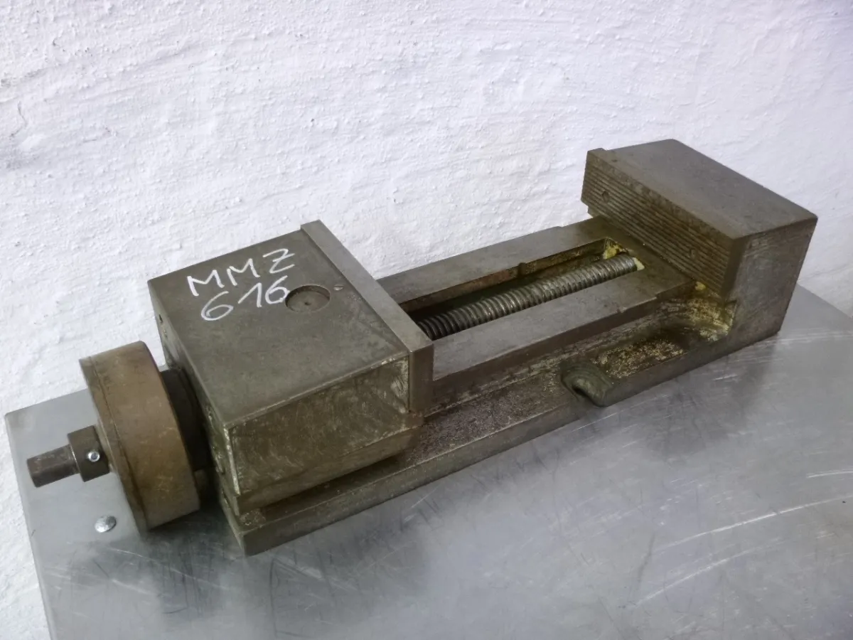 WMW Maschinenschraubstock mit Tisch 200 mm, 300 mm
