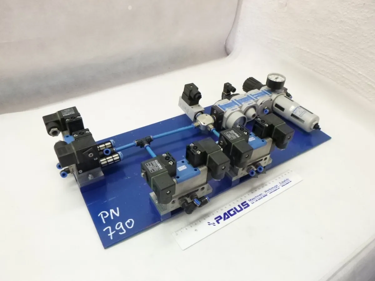 Festo Ventilinsel mit Wartungseinheit, 3x MN1H-5/3G-D-1-