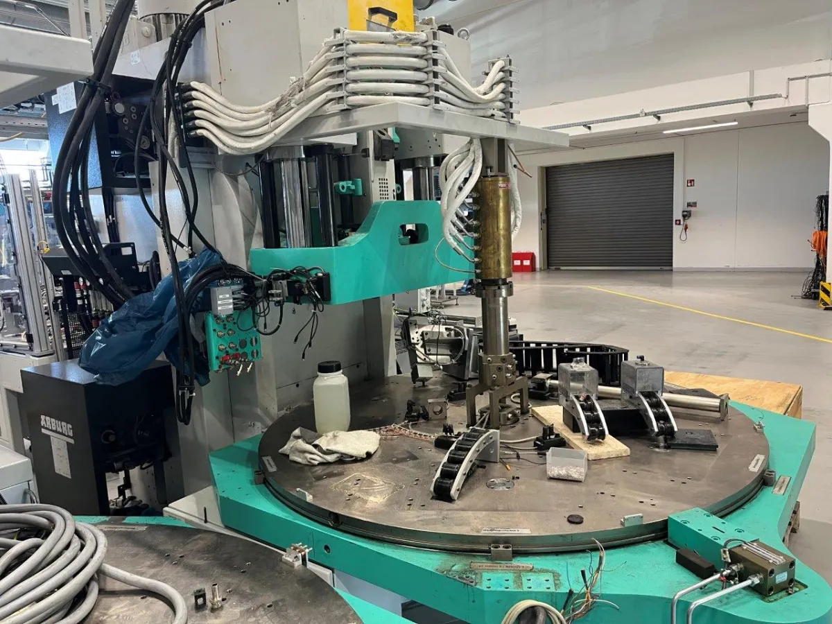 ARBURG ALLROUNDER 680 Spritzgießmaschine
