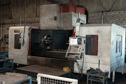 Akira Seiki HV-8A CNC Vertikales Bearbeitungszentrum – RESALE