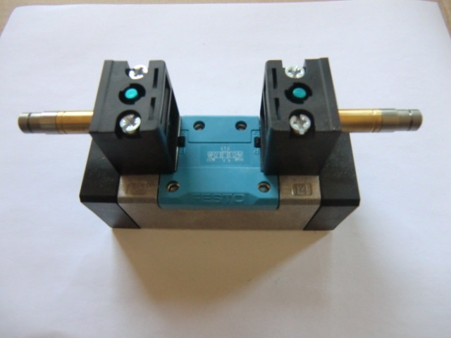 Festo Magnetventil MN1H-5/3E-D-1C