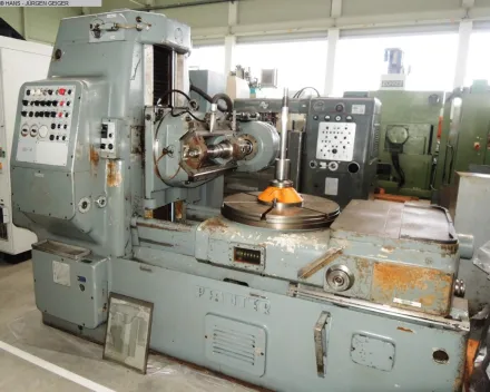 Pfauter P 900 Zahnrad-Abwälzfräsmaschine - vertikal – RESALE