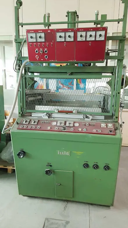 Adolf Illig UA 100 EDH Tiefziehmaschine – RESALE